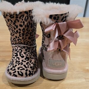 UGG Leopard Print Boots with Pink Ribbons Size 6 Kids Mini Bailey Bow
